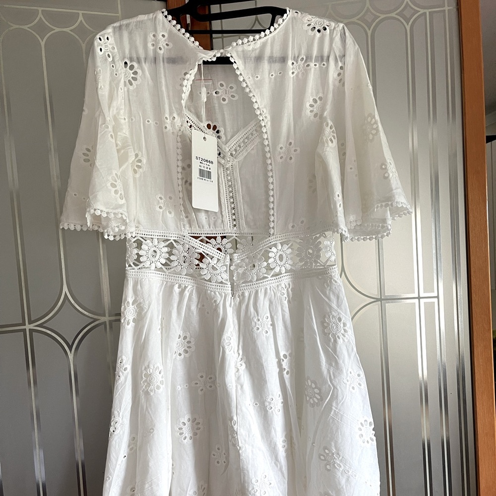 White Eyelet Sundress 💐 with cut-out